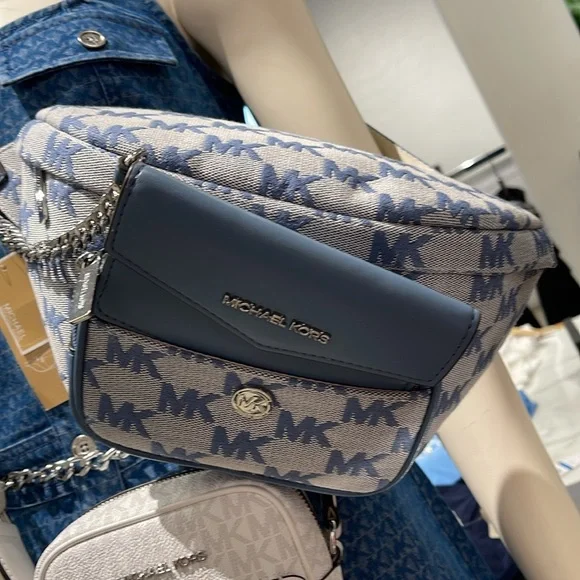 MICHAEL KORS
Maisie Large Logo 2-in-1 Sling Waist Fanny Pack Crossbody 
Denim - Picture 16 of 16